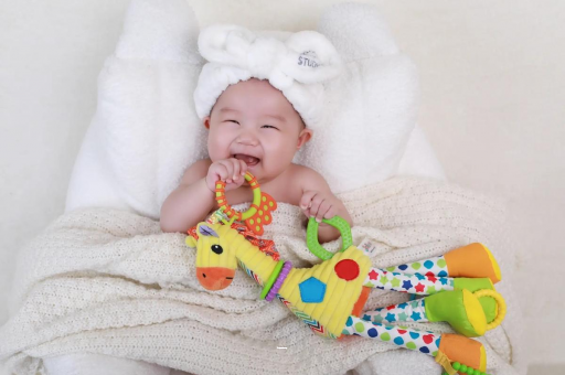 灯塔三个月宝宝正确抱姿